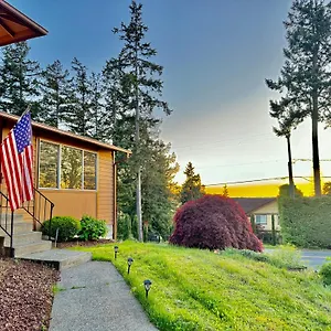 Besa Homestay Near Beach And Seatac Airport - Shared Bathroom With Max 2 Guests Homestay